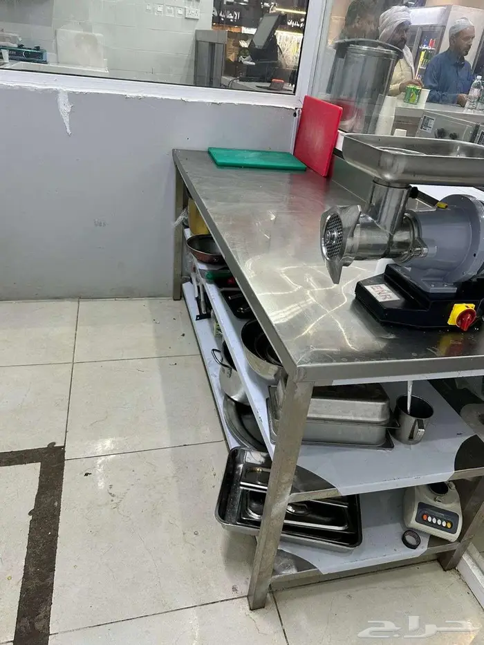 اعلان بيع كافتيريا جاهزة للعمل في موقع محطات للباصات 8