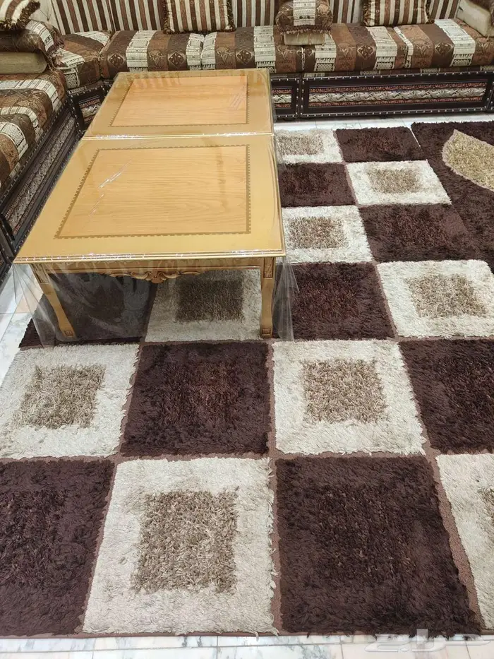 كنب مجلس للبيع مع الستاير والسجاد 2