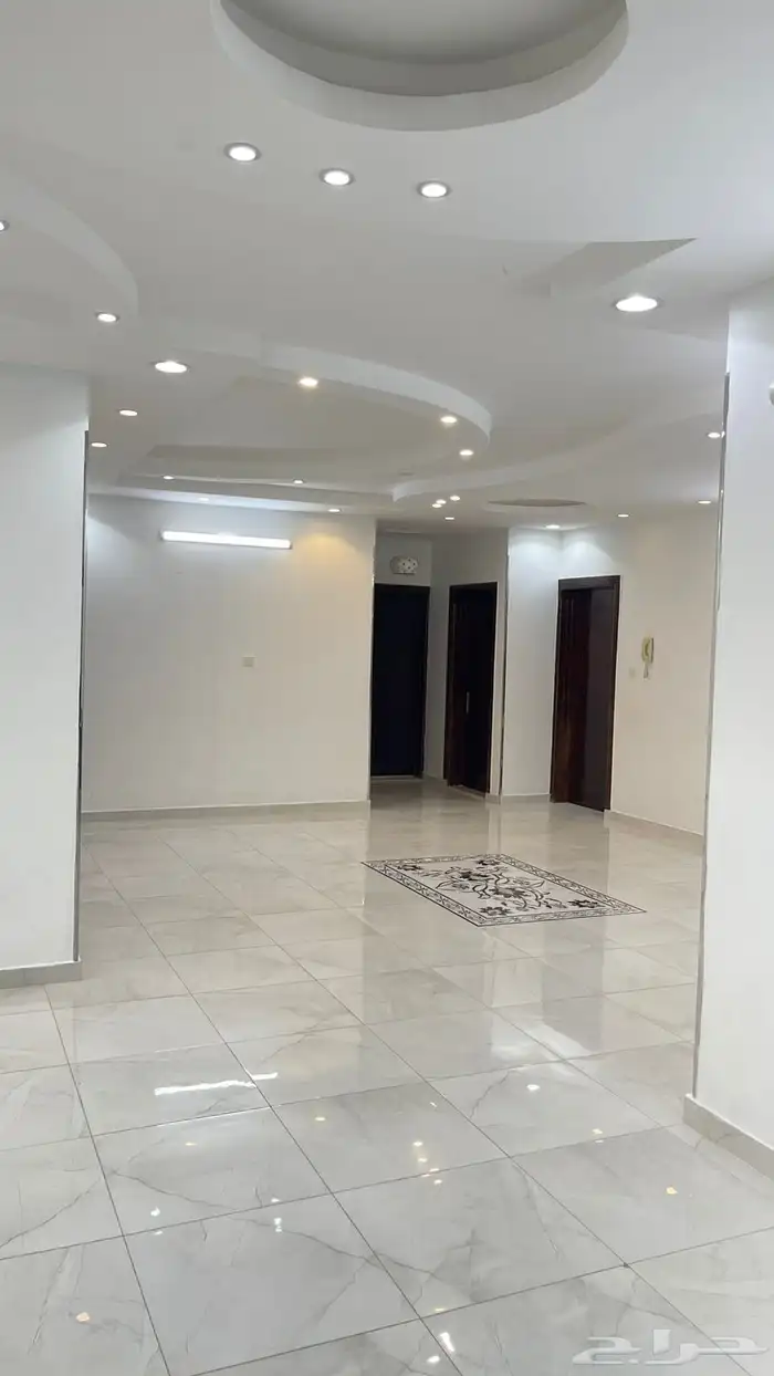 شقه 6 غرف دور كامل للايجار الحلقه الشرقيه 8