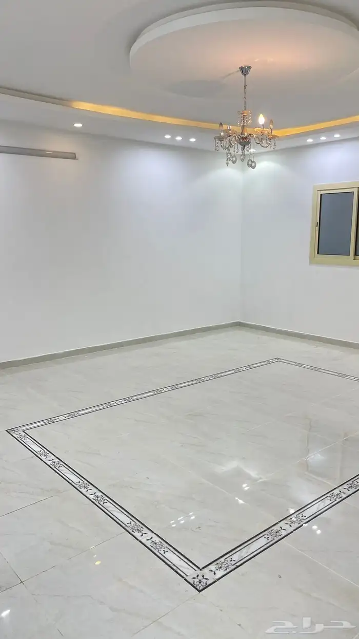 شقه 6 غرف دور كامل للايجار الحلقه الشرقيه 2