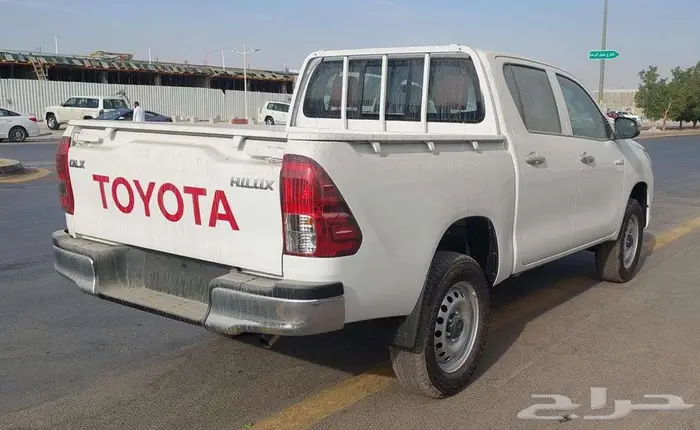 4X4 TOYOTA HILUX PICK UP WITH DRIVER FOR RENT MODEL 2025 2