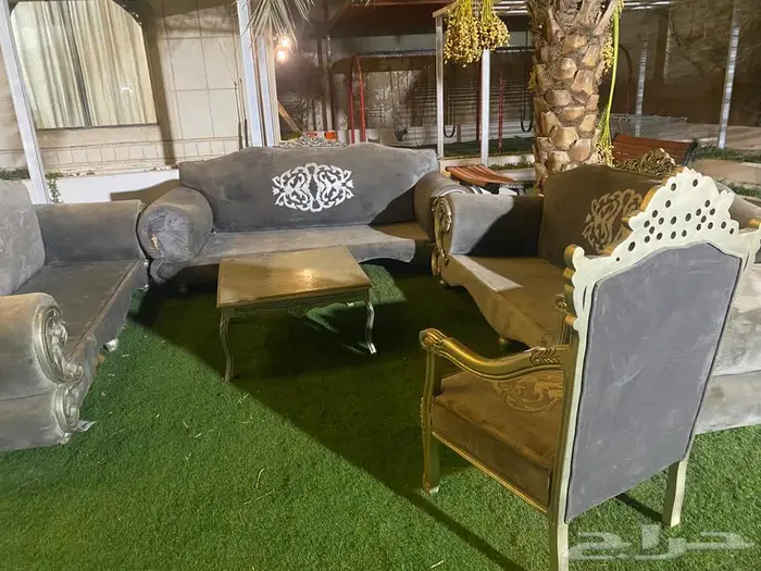 كنب كلاسيكي مع طاوله 1