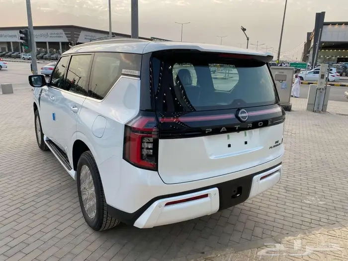 نيسان بترول بلاتينيوم موديل 2025 11
