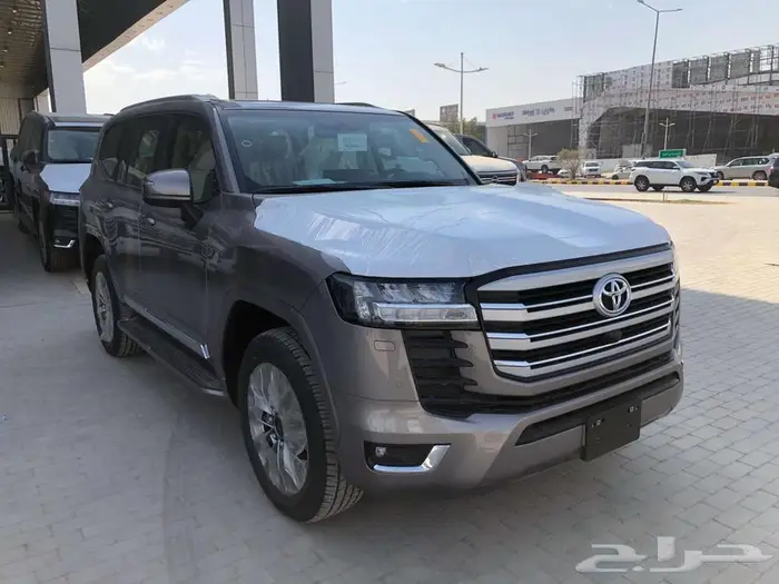 لاندكروزر GXR L4 بنزين موديل 2024 بطاقه جمركيه 2
