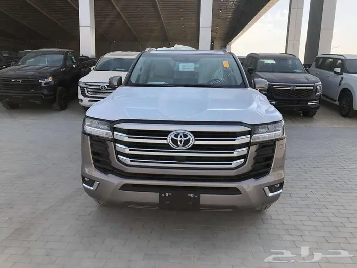 لاندكروزر GXR L4 بنزين موديل 2024 بطاقه جمركيه 0
