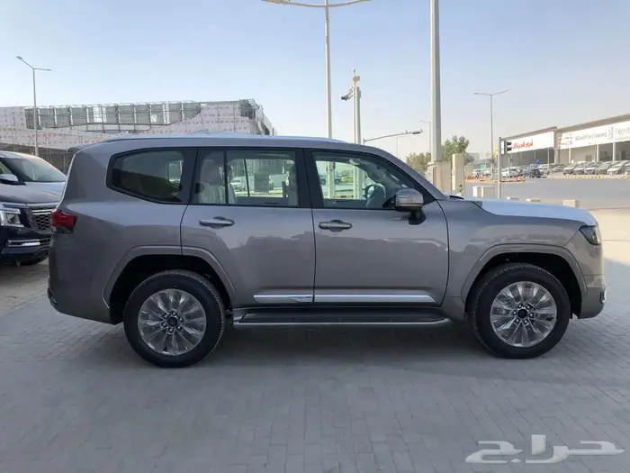 لاندكروزر GXR L4 بنزين موديل 2024 بطاقه جمركيه 7