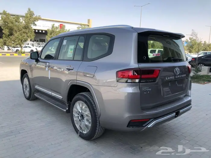 لاندكروزر GXR L4 بنزين موديل 2024 بطاقه جمركيه 3