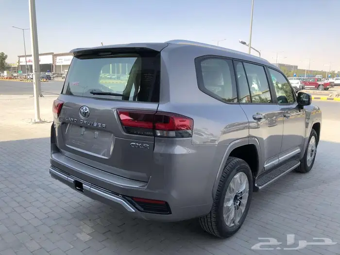 لاندكروزر GXR L4 بنزين موديل 2024 بطاقه جمركيه 4