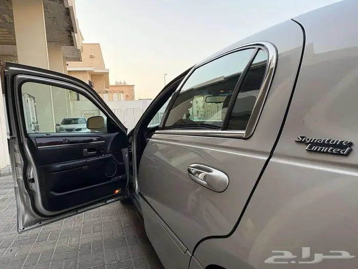 لينكولن تاون كار 2008 سيجنتشر 30