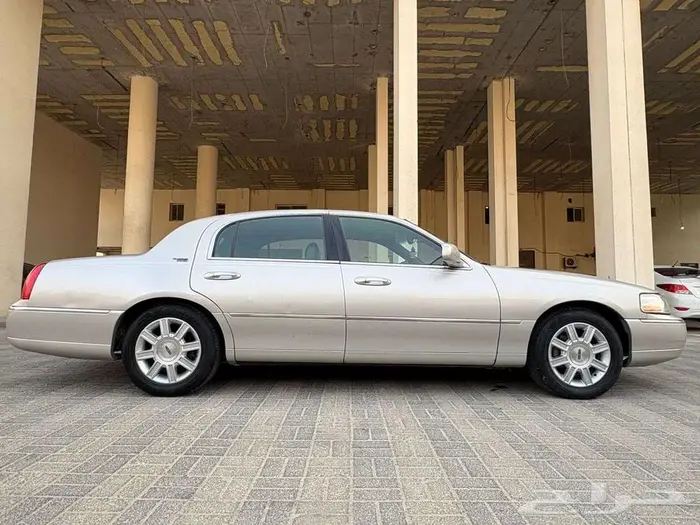 لينكولن تاون كار 2008 سيجنتشر 28