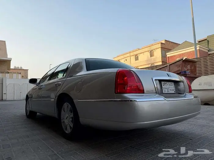 لينكولن تاون كار 2008 سيجنتشر 0