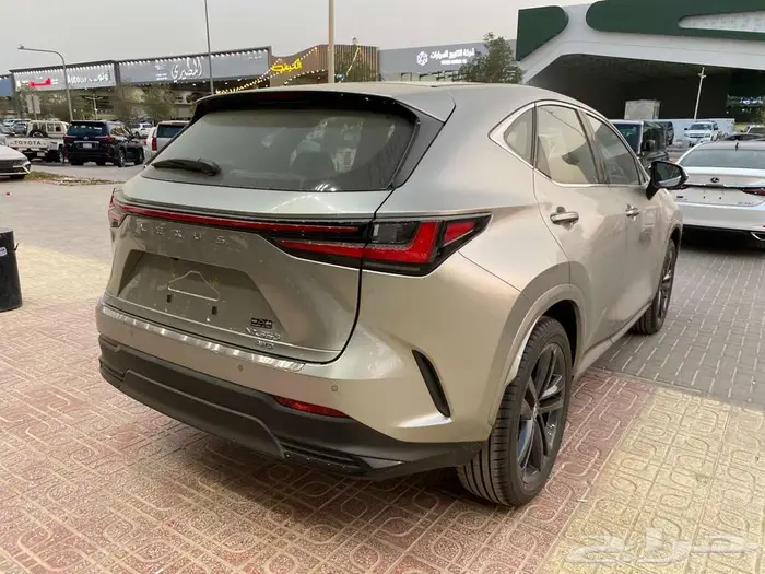 لكزس NX 350 AA 2025 تيتانيوم داخلي احمر 5