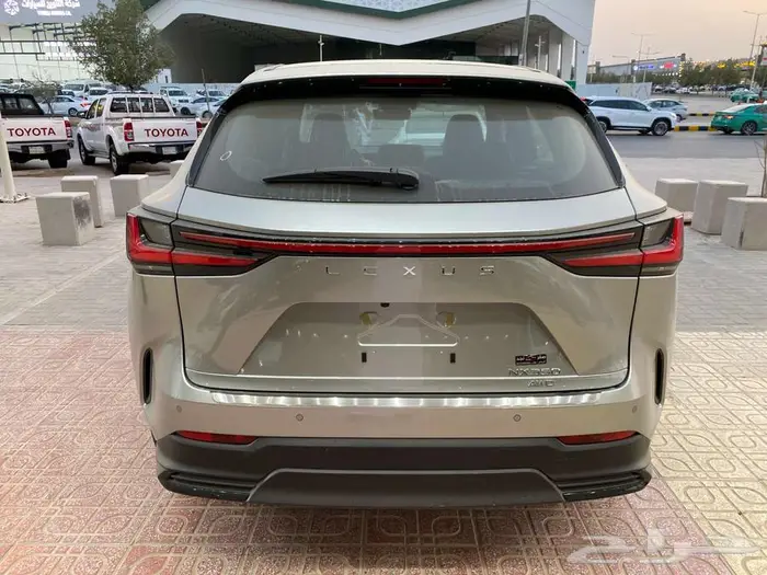 لكزس NX 350 AA 2025 تيتانيوم داخلي احمر 7