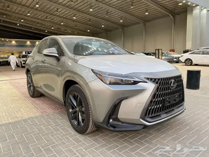 لكزس NX 350 AA 2025 تيتانيوم داخلي احمر 1