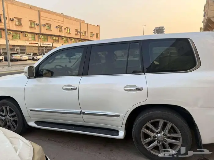 للبيع  لكزس LX 570 - موديل 2013-2015 (فل كامل) 5
