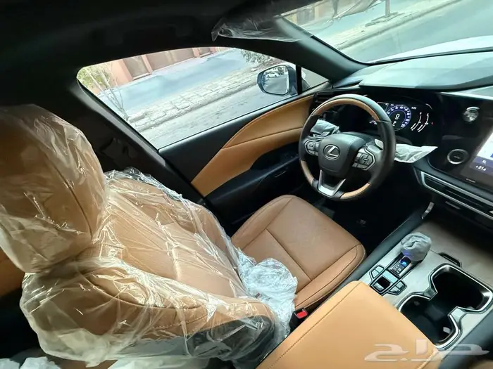 لكزس RX 350 AA فتحة سقف جلد بنزين موديل 2024 3