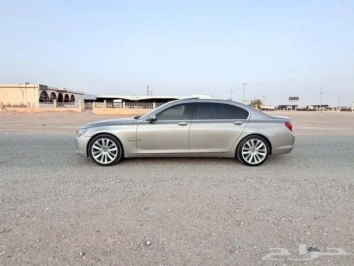 بي ام دبليو 2012 740Liنظيف جدا 0