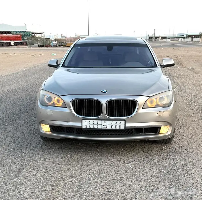 بي ام دبليو 2012 740Liنظيف جدا 3