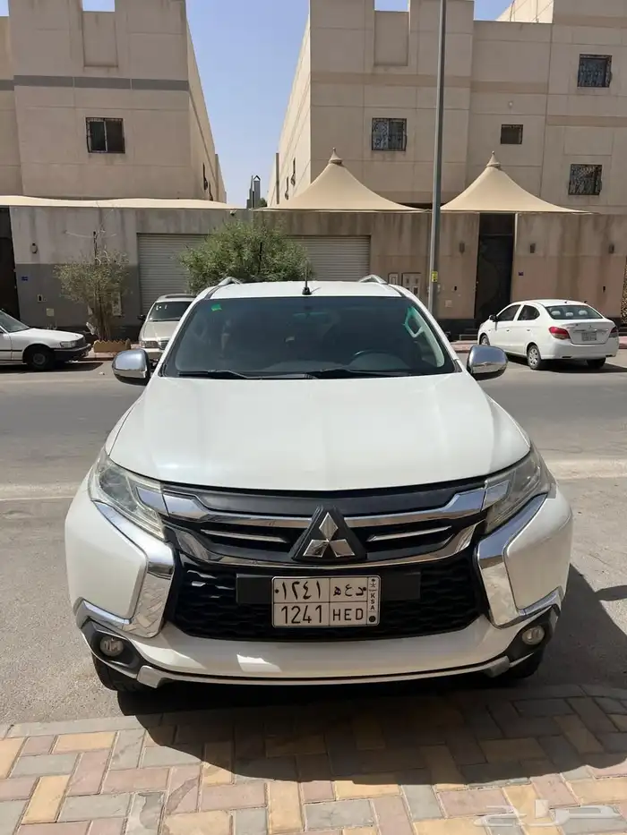 Mitsubishi montero sport 6 cylinder 7200 km 2018 model 0