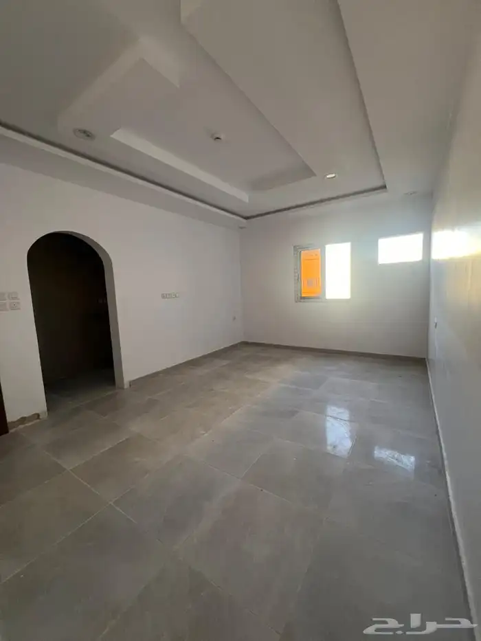 شقق للإيجار في العاقول بجانب كلية التقنية والجامعات 0