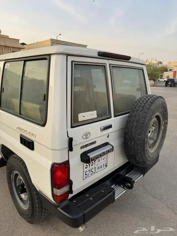 للبيع جيب ربع وكالة موديل 2006 15
