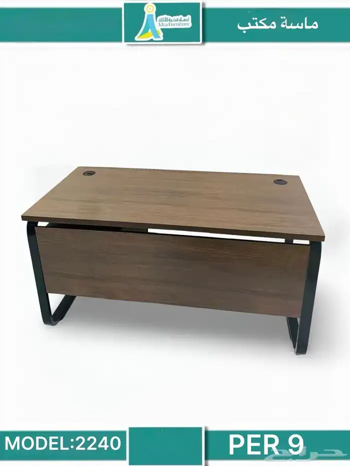 مكتب مدير عصري بتصميم فخم ومساحة عمل كبيرة 55