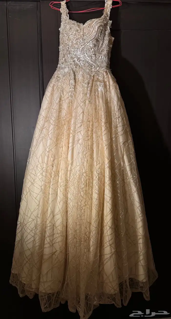 فساتين مستعملة ب 200 8