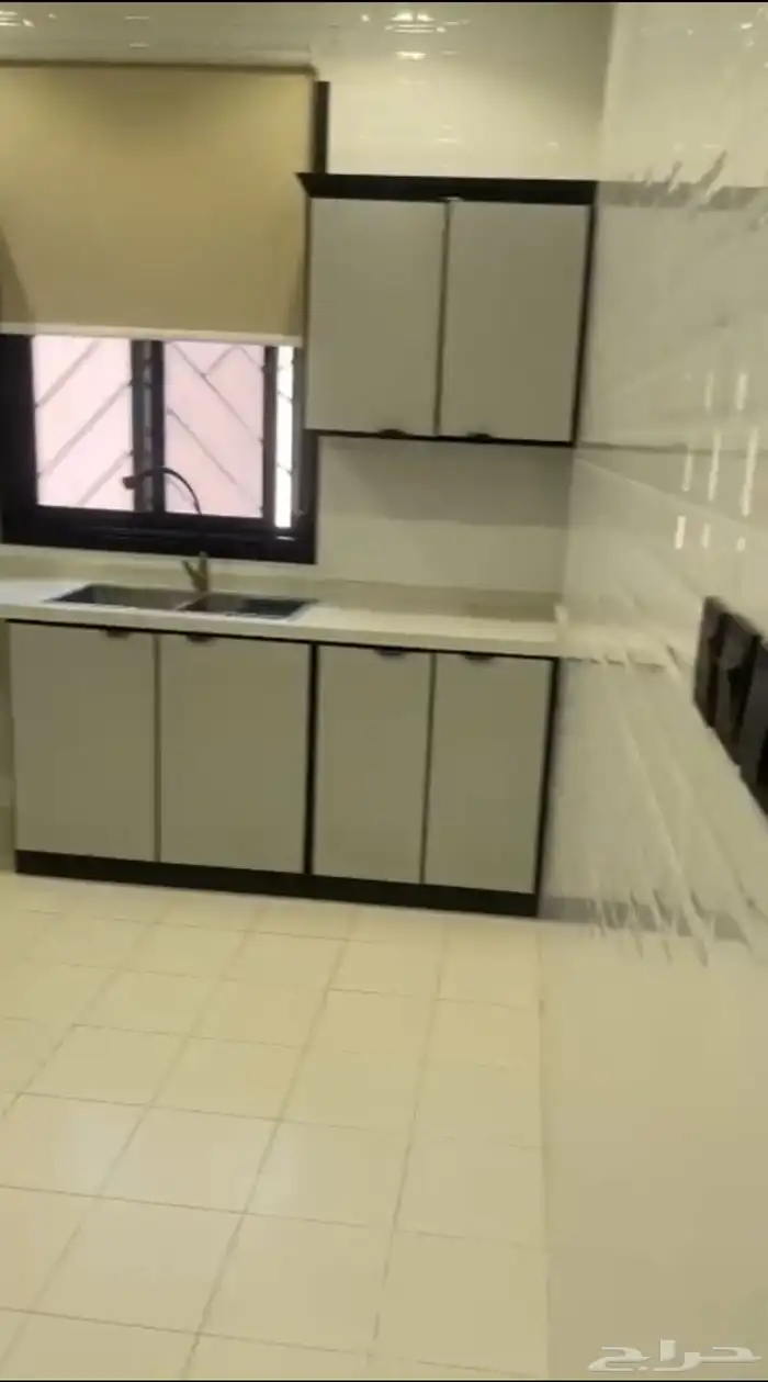 للإيجار دور اول في فيلا   حي الخليج 0