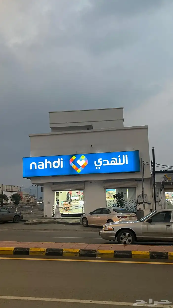 للبيع عماره تجاريه سكنيه ع شارعين بمثلث الريش 3