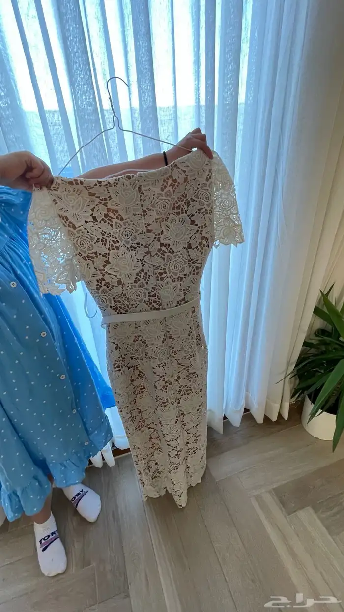 فستان ماركه معروفه وسعر موجود بموقع الماركه لبس ساعتين فقط 0