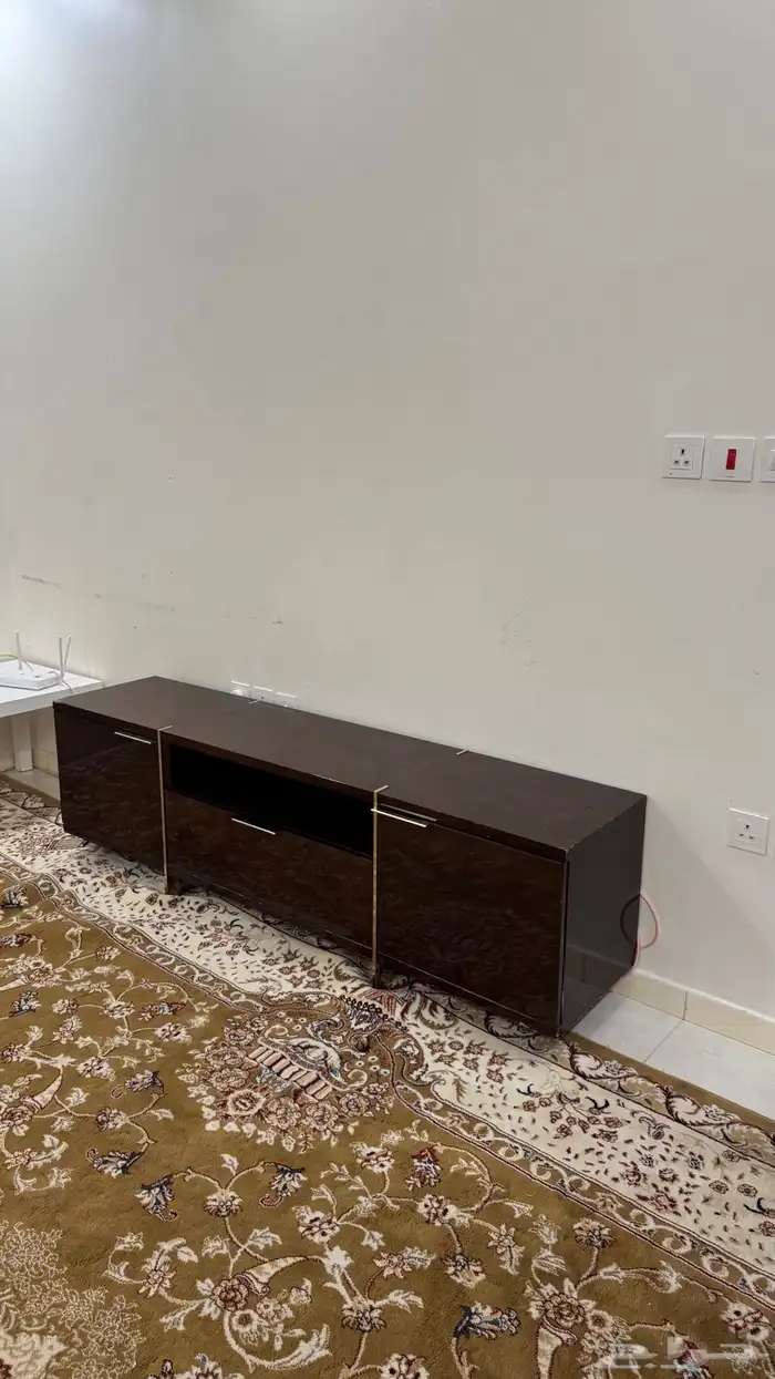 طاولة تلفزيون 1
