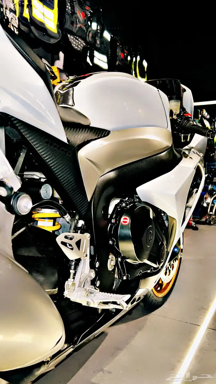 سوزوكي 1000GXR 6