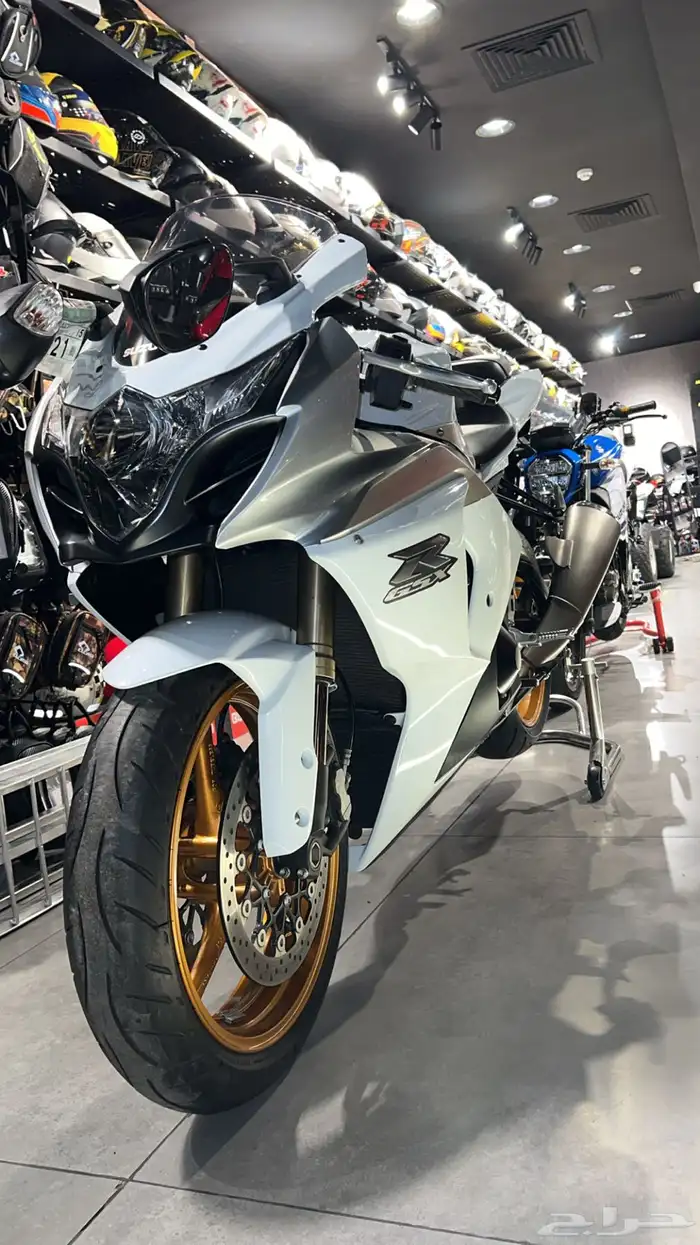 سوزوكي 1000GXR 3