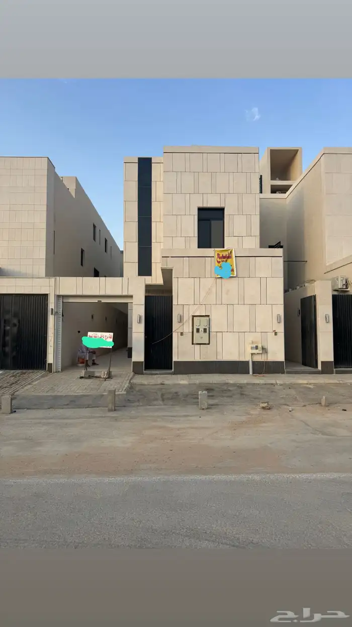 فيلا درج داخلي مع شقه للبيع حي الجنادرية 8