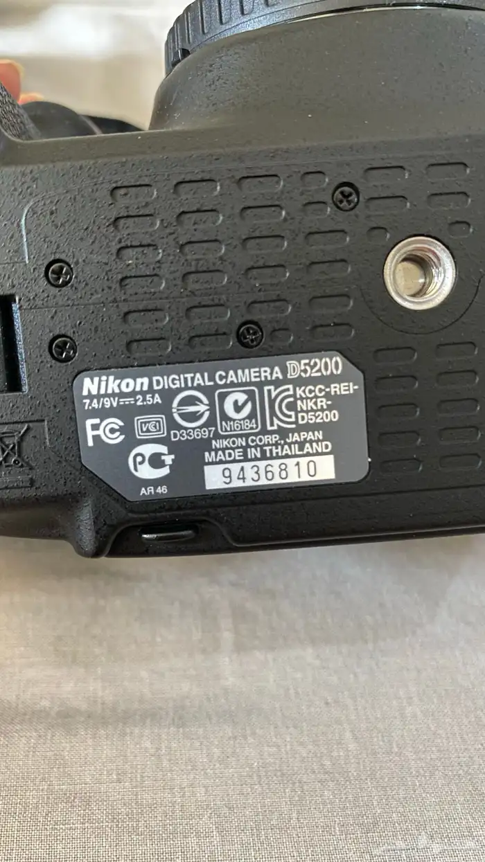 للبيع كاميرا نيكون D5200 5