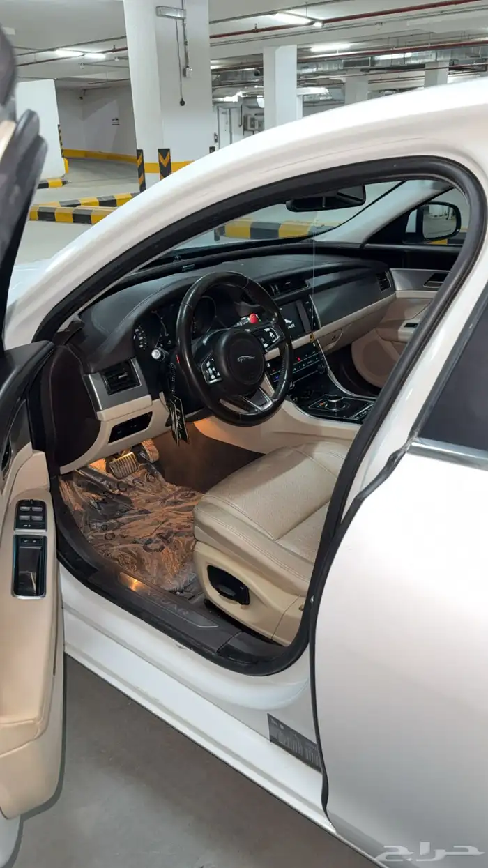 جاكوار XF 2018 15