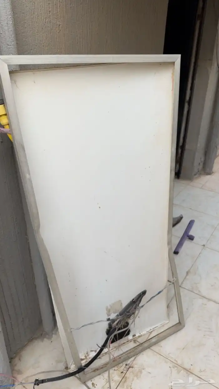 طاقة شمسية كبيرة مكسورة 0