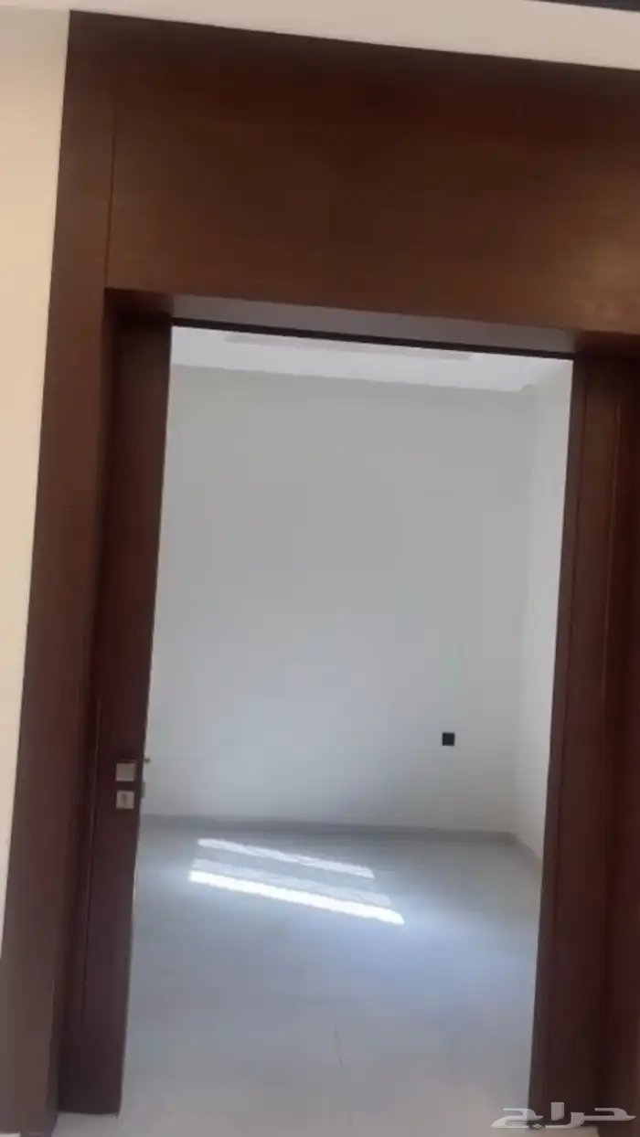 للإيجار دور اول في فيلا   حي الخليج 7