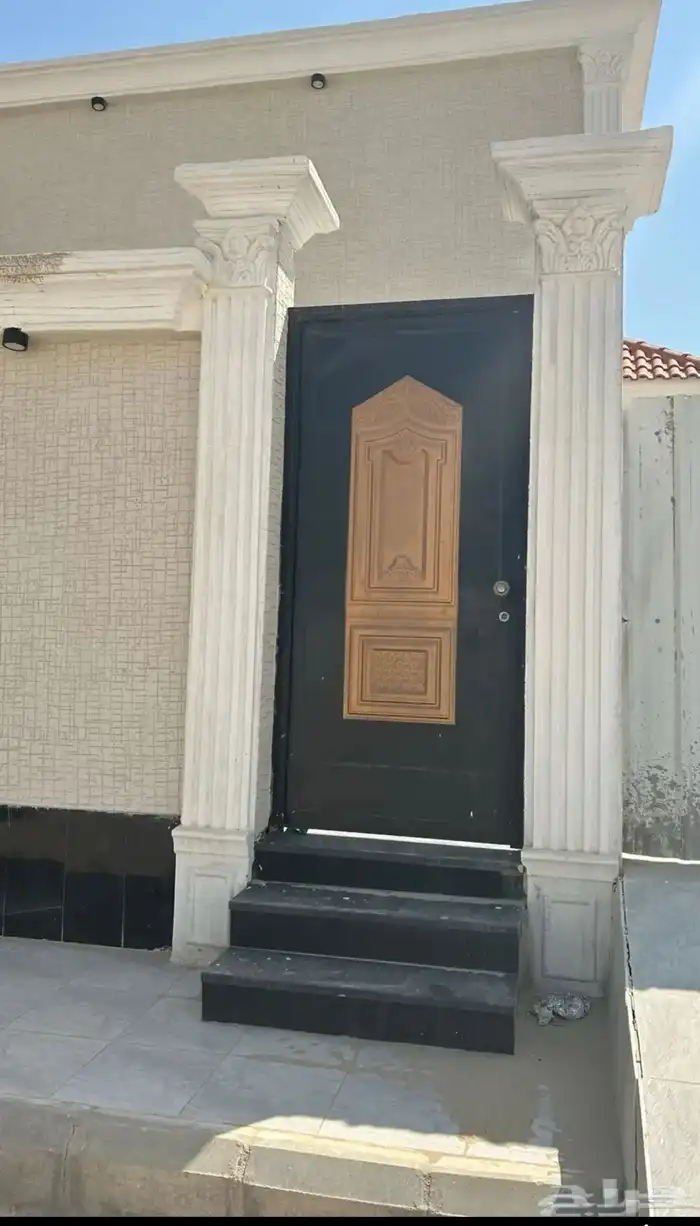 ثلاث اطارات ابواب حديد 1