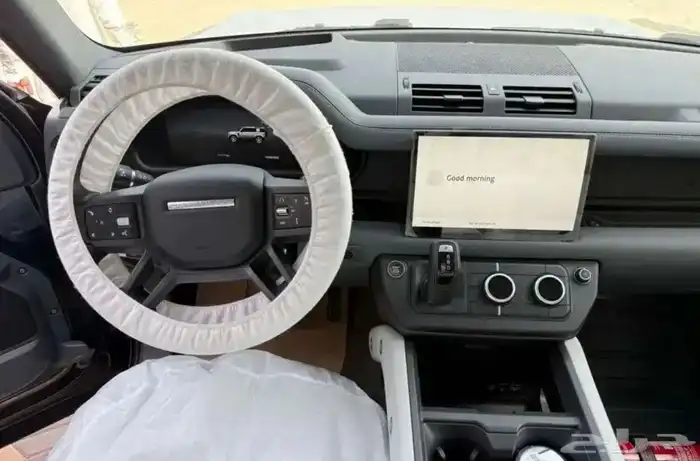 لاندروفر - ديفندر HSE V6 موديل 2025 7