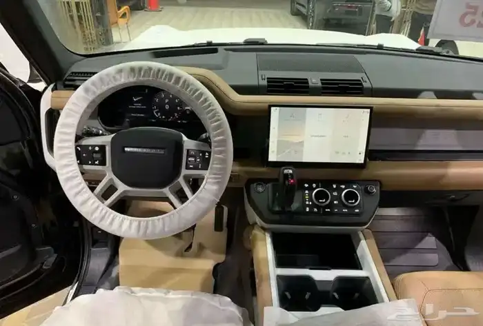 لاندروفر - ديفندر HSE V6 موديل 2025 8