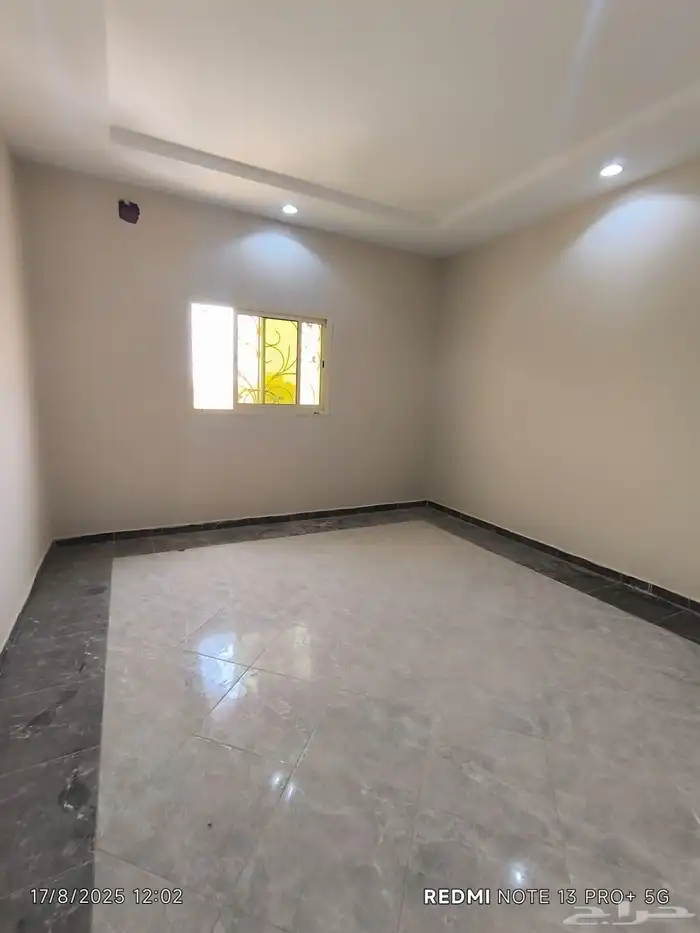 غرف استديوهات وشقق للايجار 25