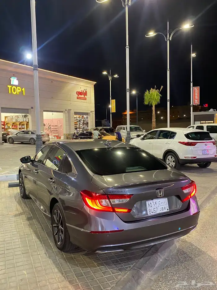 للتنازل او للبيع هوندا اكورد اعلى فئه سبورت مالك واحد 8