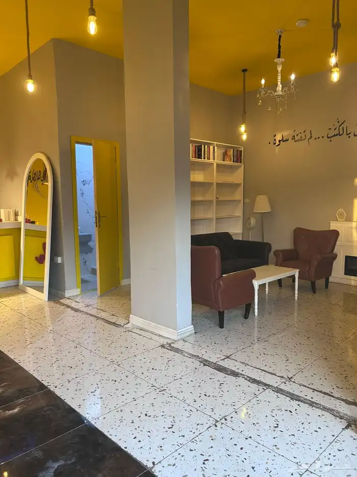 بسعر مغري جدا كوفي و مطعم للتقبيل بكامل معداته وجلساته 1