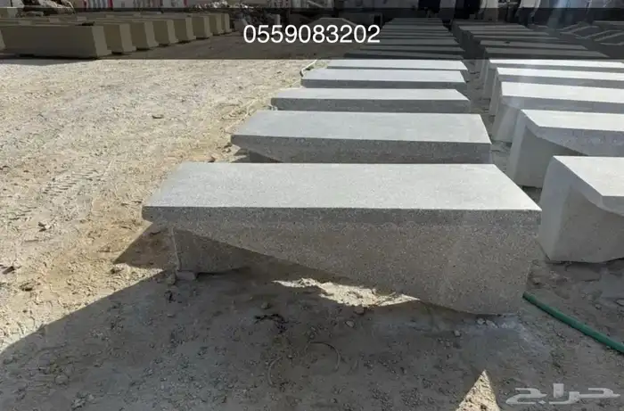 كراسي خرسانية وسلات نفايات واحواض زراعة وطاولات للحدائق 20