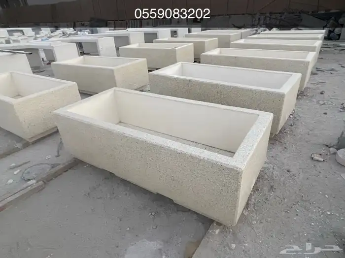 كراسي خرسانية وسلات نفايات واحواض زراعة وطاولات للحدائق 28
