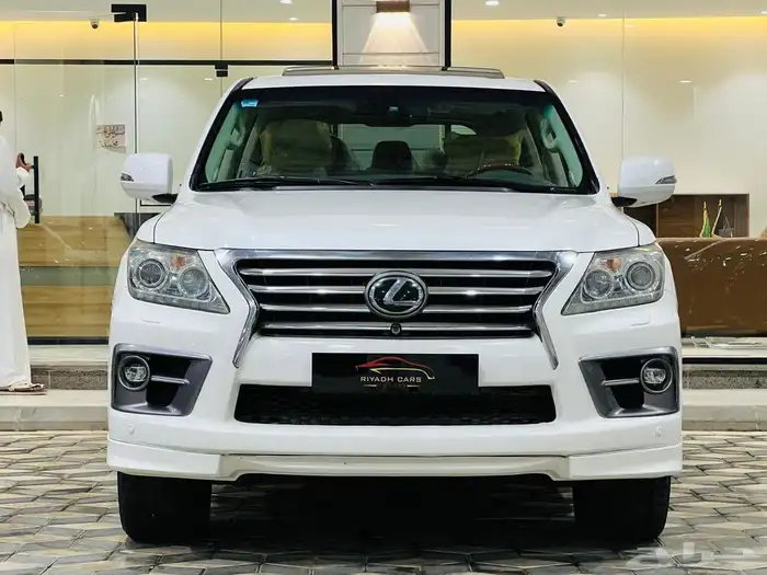 جيب لكزس 2013 LX570 S ( بحالة ممتازة ) 2