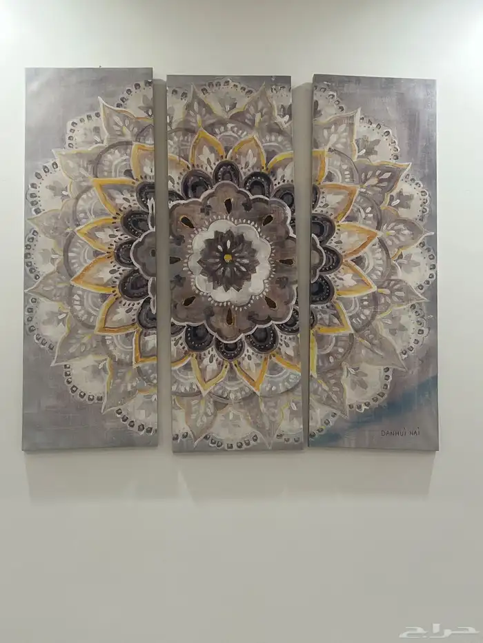 لوحة ونجفة 0