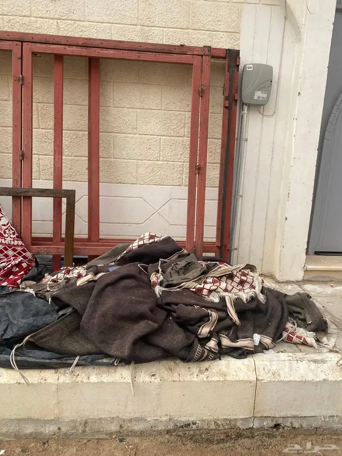 بيت شعر 4في 6 يثبت على حديد مفصلات بدون وتد ولا حبال مستخدم 1