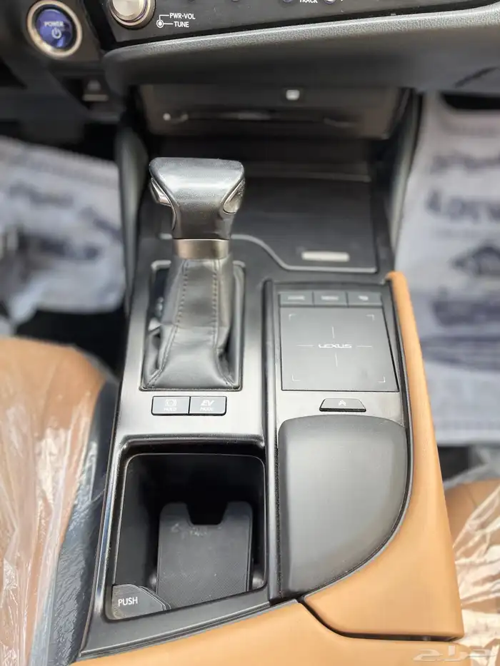 لكزس-ES300h-2022(ممشي63الف) 24